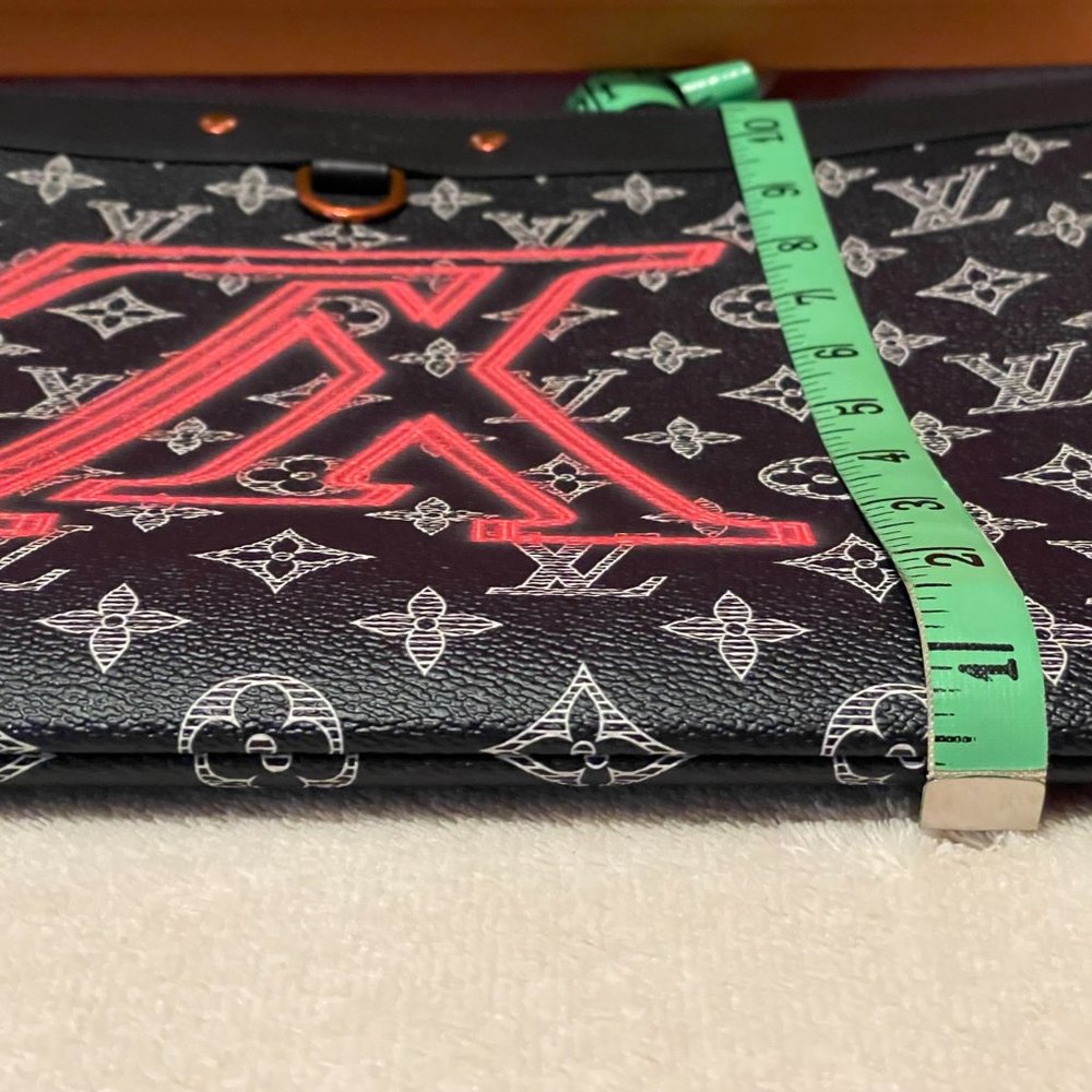 ❌SOLD❌ New LOUIS VUITTON Limited Edition Upside Down Apollo Pochette GM - Picture 13 of 13